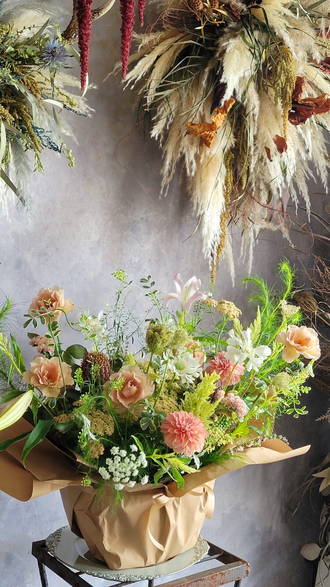 《季節のお花のおまかせアレンジメント》3Lサイズ　¥16,500