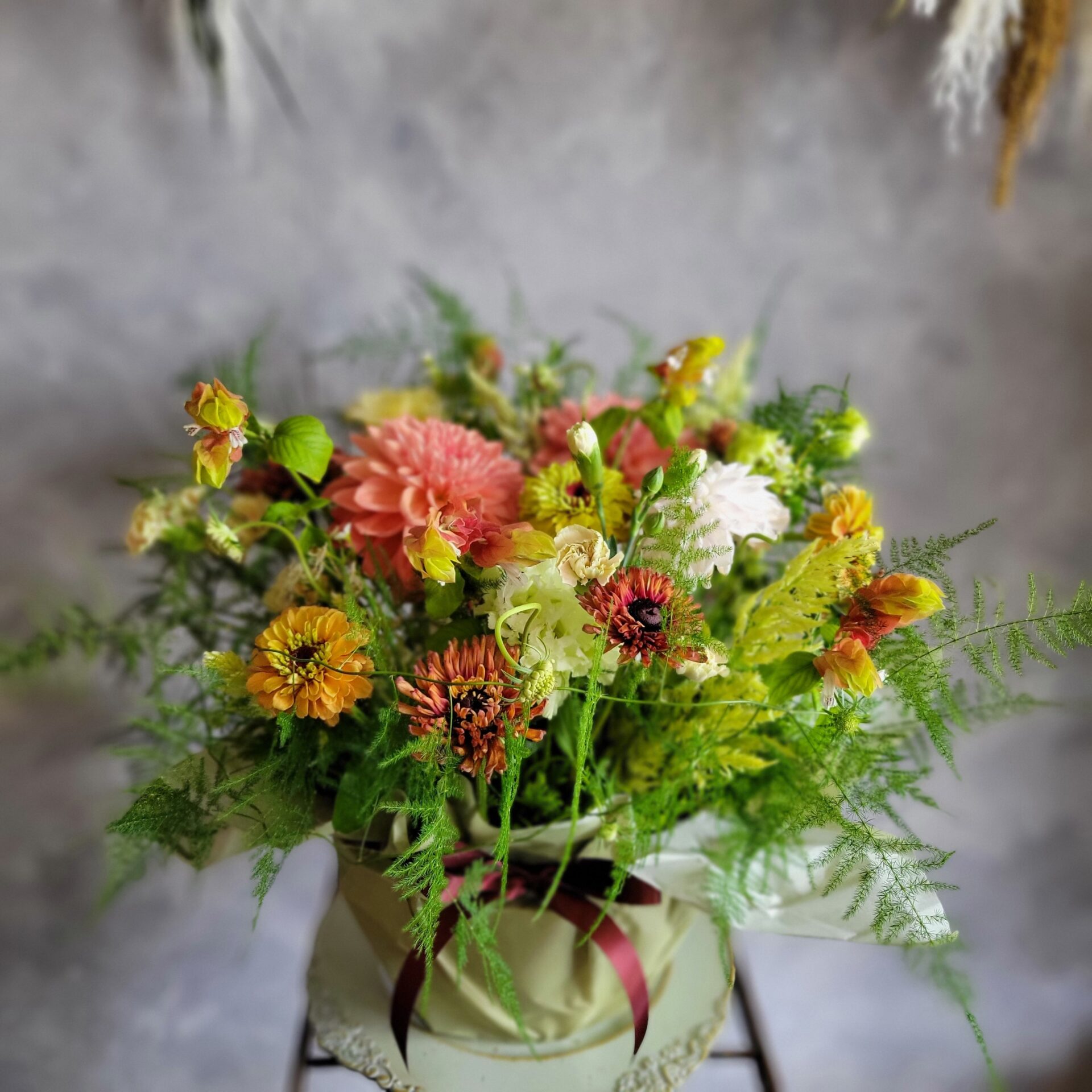 《季節のお花のおまかせアレンジメント》Lサイズ フラワーギフト*　￥8,800