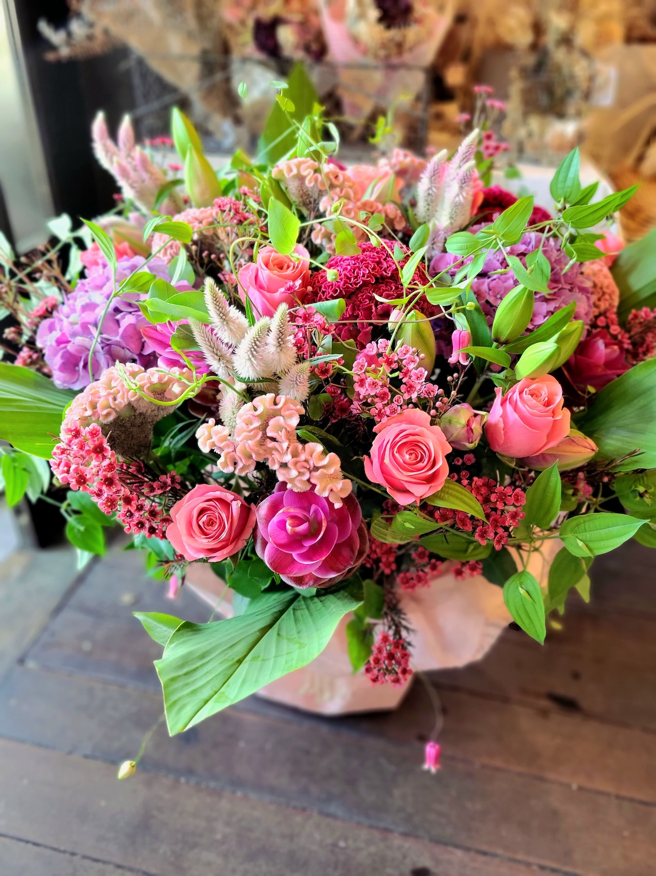 ピンクのお花の華やかなおまかせアレンジメント*Lサイズ フラワーギフト　¥8,800